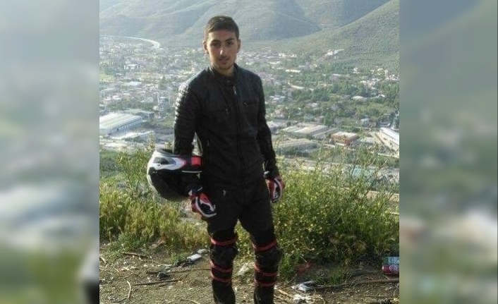 Bursa’nın Gemlik ilçesinde amcasını bıçaklayarak öldüren Ebuzer Ş.’nin yargılanmasına başlandı.