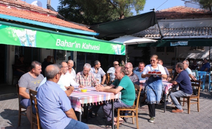  İzmir Urla'ya Bağlı Barbaros Köyünde Yaşayan Üç Çocuk Sahibi