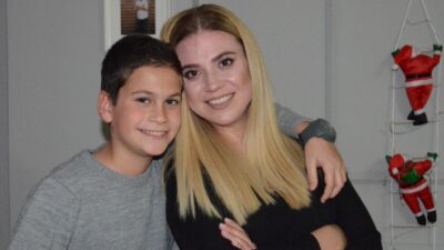 İzmir’de, kuaförlük yapan 31 yaşındaki Belkıs Baytoklar obezite ameliyatıyla yepyeni