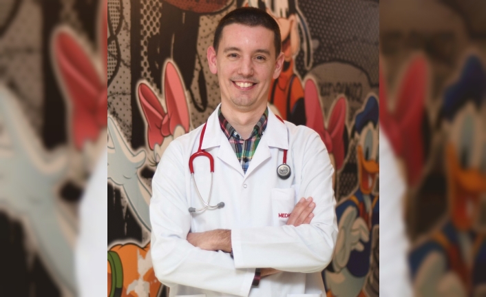  Çocuk Sağlığı Ve Hastalıkları Uzmanı Dr. Arda Bozgül, Annedeki