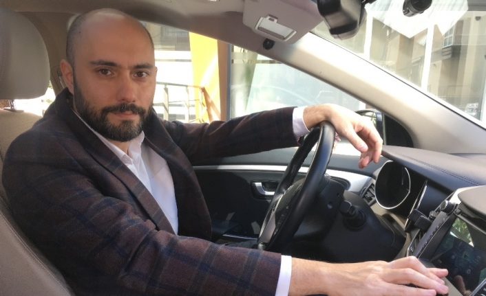 Annesinin gittiği yeri haber vermesi için tembihlemesiyle ’ne yapabilirim’ diye