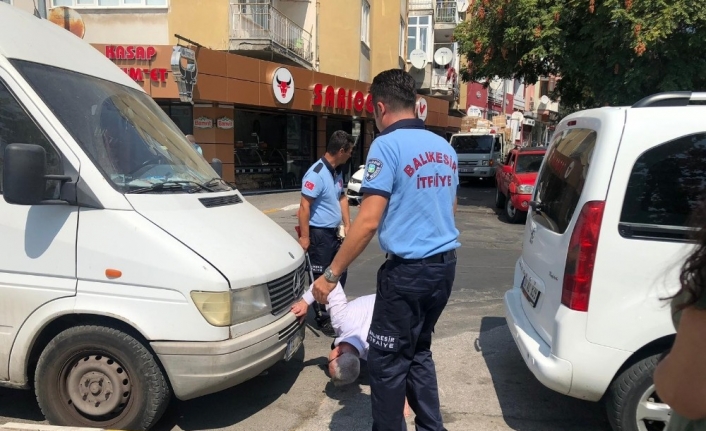 Araç Motoruna Giren Kedi Kurtarıldı