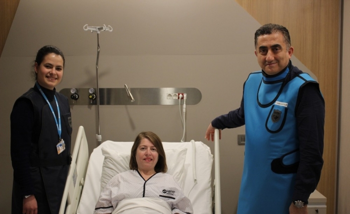 Nükleer Tıp Uzmanı Doç. Dr. İnanç Karapolat, radyoiyod tedavisi gören