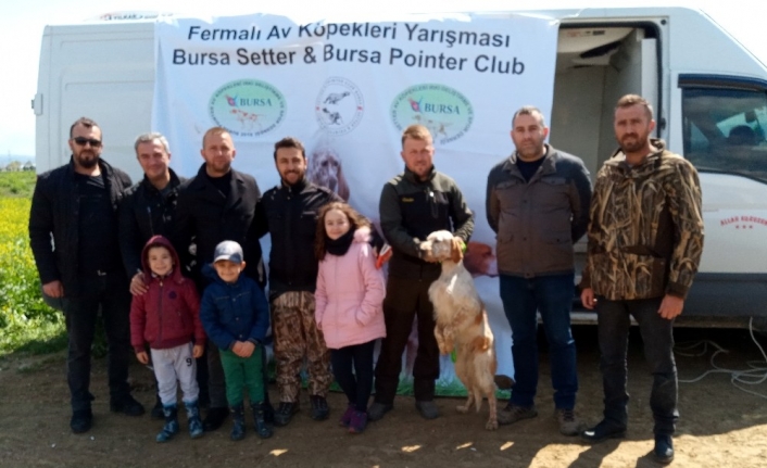 Bursa’nın Yenişehir ilçesinde düzenlenen “1. Fermalı Av Köpekleri Mera Yarışması”na