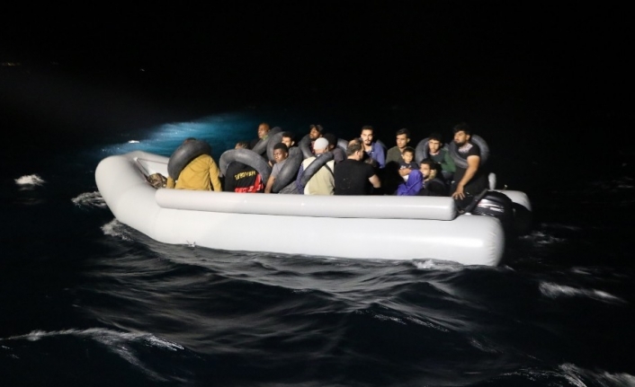  Balıkesir’in Ayvalık İlçesi Açıklarında Yunanistan’ın Midilli(lesvos) Adasına Yasadışı Yollarla