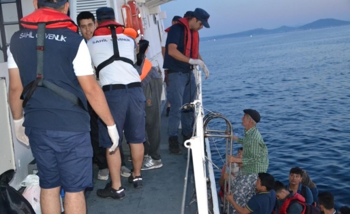  Balıkesir’in Ayvalık İlçesi Açıklarında Yunanistan’ın Midilli Adasına Lastik Şişme