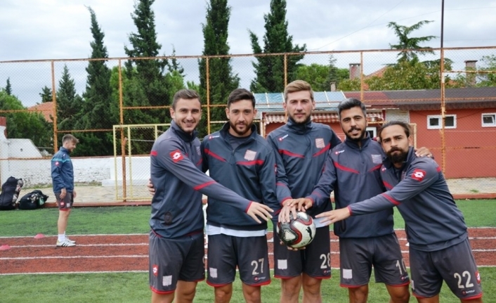  Ayvalıkgücü'nün Golcü Futbolcuları Gol Sözü Verdiler