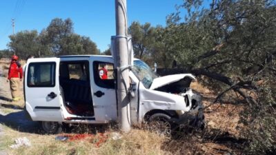 Ayvalık İlçesinde Direksiyon Hakimiyetini Kaybeden Özel Araç, Zeytinlik Alana Uçtuktan