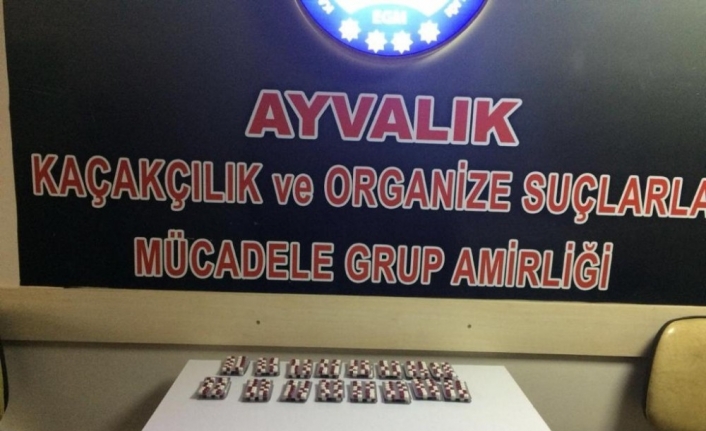 Balıkesir’in Ayvalık ilçesinde düzenlenen operasyonda 512 adet uyuşturucu hap ele