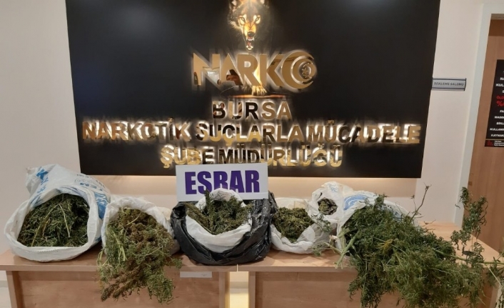  Uyuşturucu Madde Ticareti Yapan Şahislara Yönelik Operasyon Yapan Polis