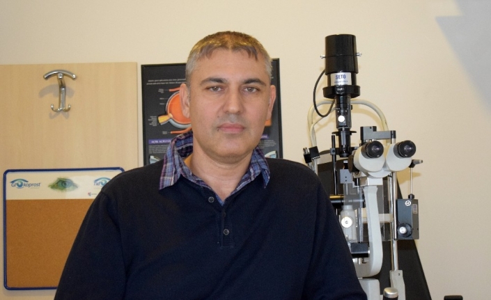 Bahar aylarının gelmesiyle göz alerjisine karşı önlem alınması gerektiğini belirten