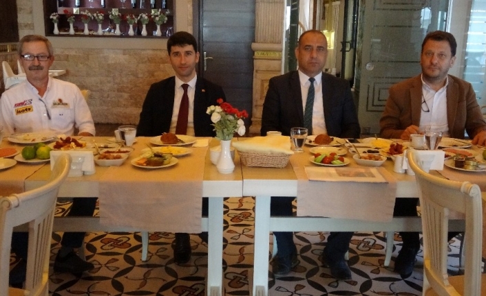  Sabah Saat 09:30'da Büyük Truva Otelinde Yapılan Kahvaltılı Organizasyona