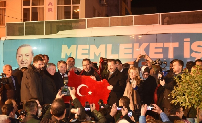 Susurluk’ta Sevgi Yürüyüşüne katılan Gençlik ve Spor Bakanı Mehmet Muharrem
