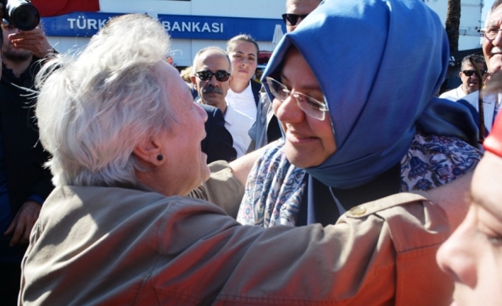 Aile, Çalişma Ve Sosyal Hizmetler Bakanı Zehra Zümrüt Selçuk, 1988