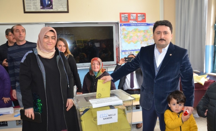 Balıkesir Büyükşehir ve İlçe Belediye Başkanları oylarını kendi ilçelerinde kullandılar.Balıkesir’de