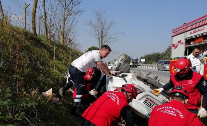 Balıkesir-İzmir karayolunda meydana gelen trafik kazasında 1 kişi öldü, 3