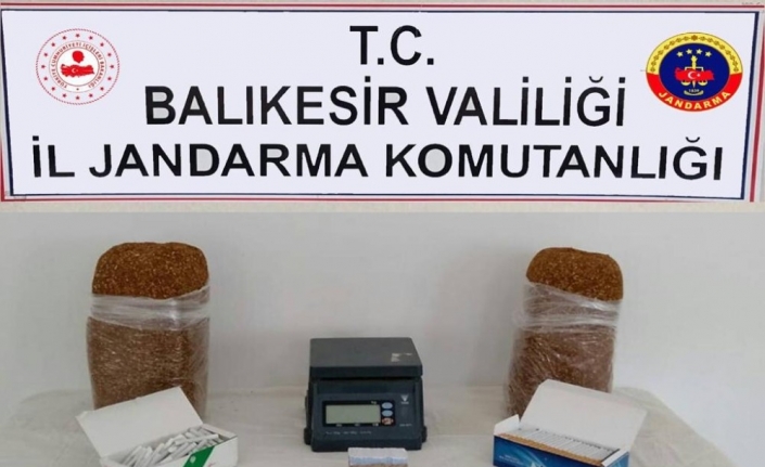 Balıkesir’in Susurluk ilçesine bağlı Okçugöl mahallesinde jandarma kaçak tütün operasyonu