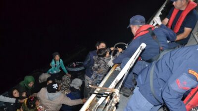  Balıkesir’in Ayvalık İlçesi Açıklarında Yunanistan’a Yasa Dışı Yollardan Geçmeye