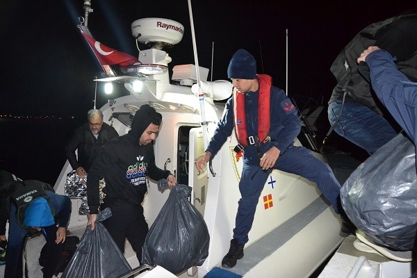  Balıkesir Açıklarında Lastik Bot İçinde Yunanistan’ın Midilli (lesvos) Adasına