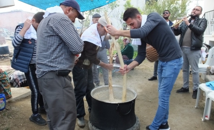  Keşkek Dövülmesi