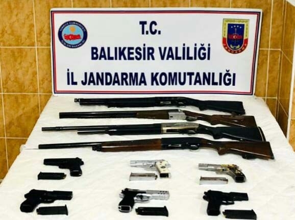 Balıkesir’de jandarma, il genelinde güven uygulaması yaptı. Uygulama sırasında 82
