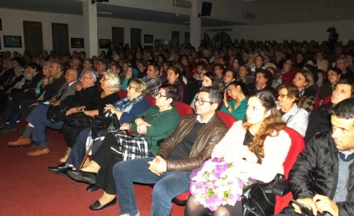  Tiyatroyu İzleyenler