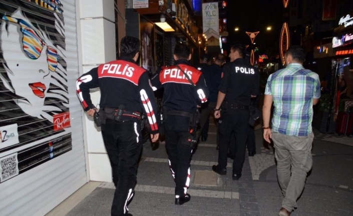 Balıkesir’de polis ekiplerinin yaptığı kumar ve tombala uygulamasında çeşitli suçlardan