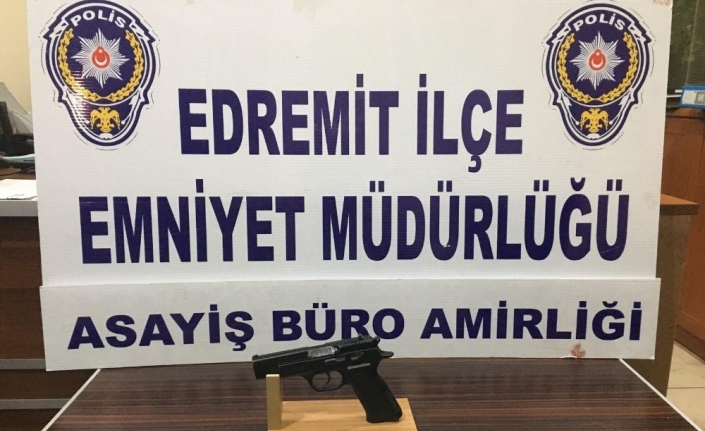  Balıkesir Polisi İl Genelinde Aranan Şahislara Yönelik Yaptığı Operasyonlarda