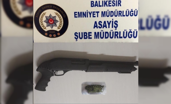  Balıkesir Polisi İl Genelinde Aranan Şahislara Yönelik Yaptığı Operasyonlarda
