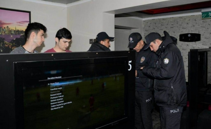  Balıkesir Polisi İl Ve İlçeler Genelinde Aranan Şahislara Yönelik