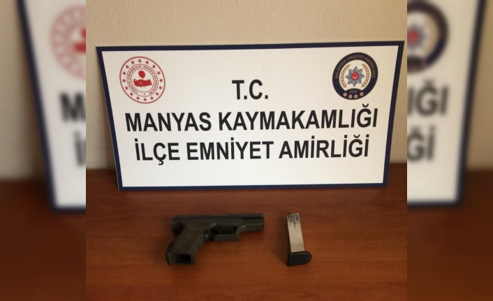  Balıkesir'de Polis 4 Silah Ve 341 Mermi Yakaladı