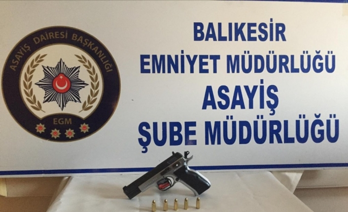  Balıkesir'de Polis Asayiş Uygulamasında 3 Silah Ele Geçirdi