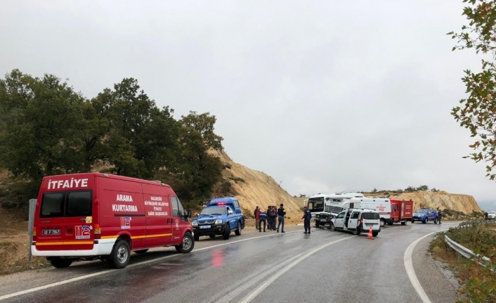  Balıkesir'in Balya İlçesinde 2 Aracın Karıştığı Trafik Kazasında 5