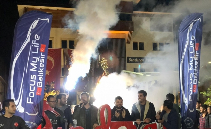  Balıkesir’in Sındırgı İlçesinde Bir Araç Markası Tutkunları Balıkesir’e İstiklal