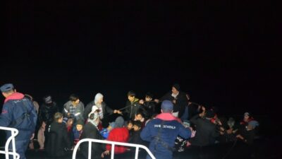  Balıkesir’in Ayvalık İlçesi Açıklarında 90 Düzensiz Göçmen Sahil Güvenlik