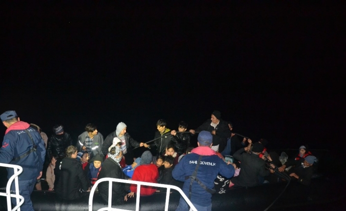  Balıkesir’in Ayvalık İlçesi Açıklarında 90 Düzensiz Göçmen Sahil Güvenlik