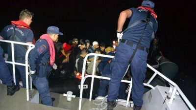  Balıkesir’in Ayvalık İlçesi Açıklarında Sahil Güvenlik Komutanlığı Ekipleri 35