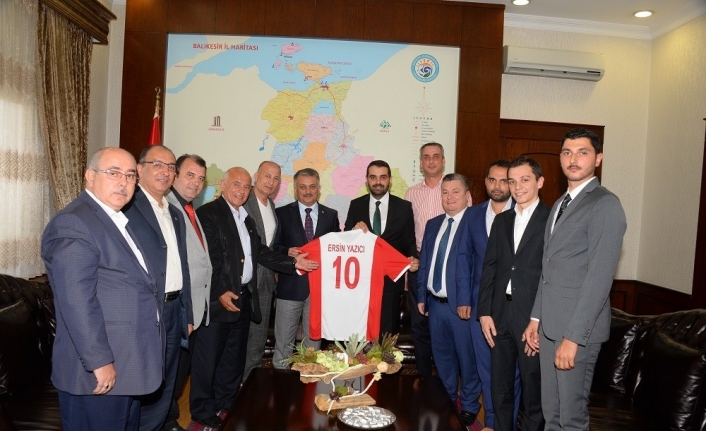  Balıkesirspor'un Yeni Başkanı Kadir Dağlı, Yönetim Kurulu Üyeleriyle Birlikte