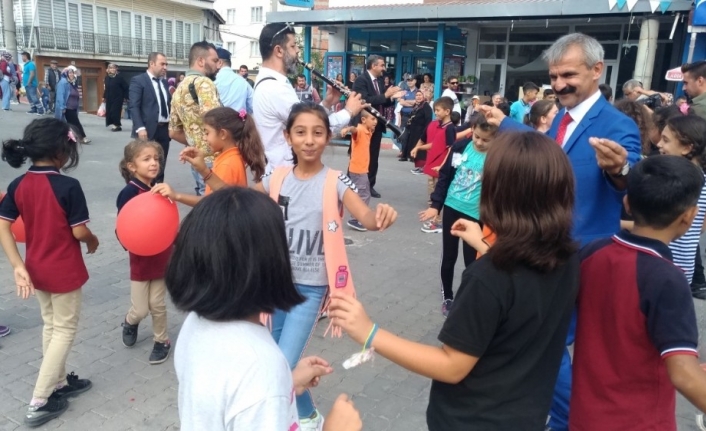  Balıkesir'in Balya İlçesinde Şamile Altıntaş İlkokulu, 'ilköğretim Haftası'nda Unutulmaz