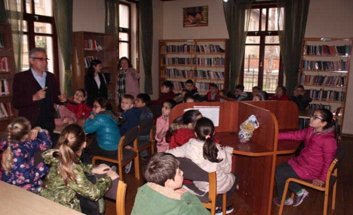 Balıkesir’in Bandırma ilçesinde 55. Kütüphane Haftası nedeniyle Bandırma Halk Kütüphanesi’ne