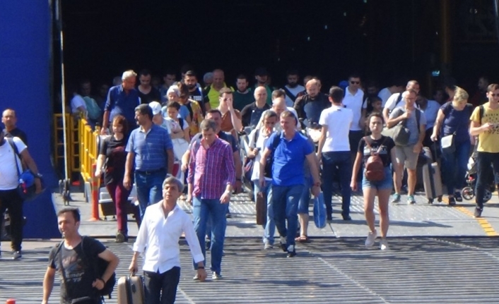  Balıkesir'in Bandırma İlçesinde Bulunan İdo İskelesi'nde Arefe Günü Nedeniyle