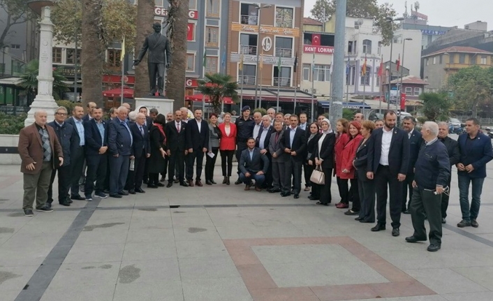  Balıkesir'in Bandırma İlçesinde 19 Ekim Muhtarlar Günü Cumhuriyet Meydanı'nda