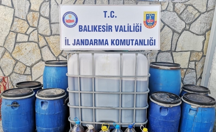  Balıkesir'in Bandırma İlçesinde Evinde Sahte İçki Üretip Satan R.d.