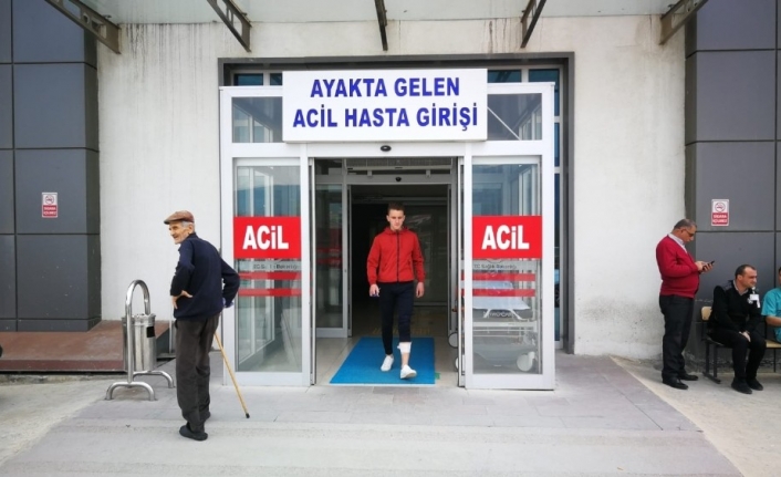 Bursa’nın İznik ilçesinde başı boş köpekler lise öğrencisine saldırdı.Eşrefzade Anadolu