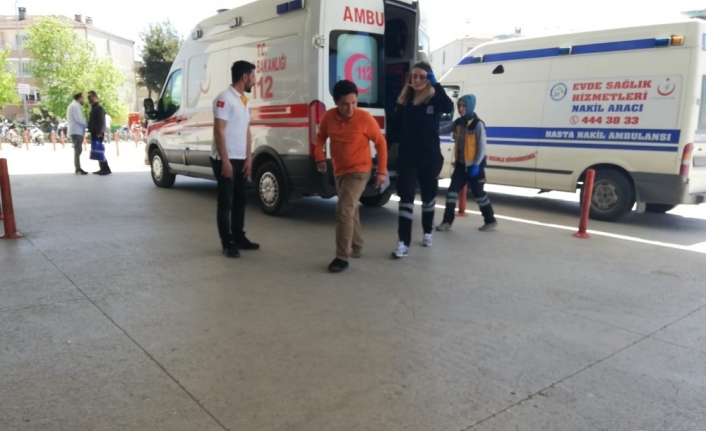 Bursa’nın İnegöl ilçesinde sokakta yürüyen çocuğa köpek saldırdı. Ayağından yaralanan