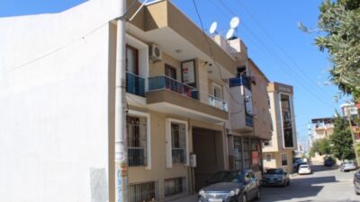  İzmir'in Buca İlçesinde Bir Kadın, Öğle Saatlerinde Apartman Dairesinde