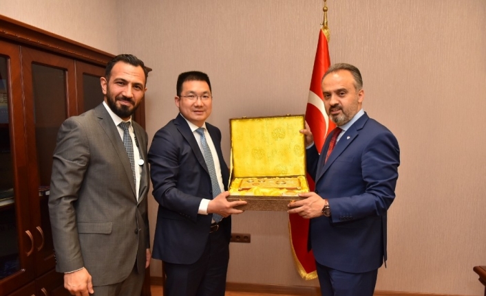 Bursa Büyükşehir Belediye Başkanı Alinur Aktaş, teknoloji firması Huawei tarafından