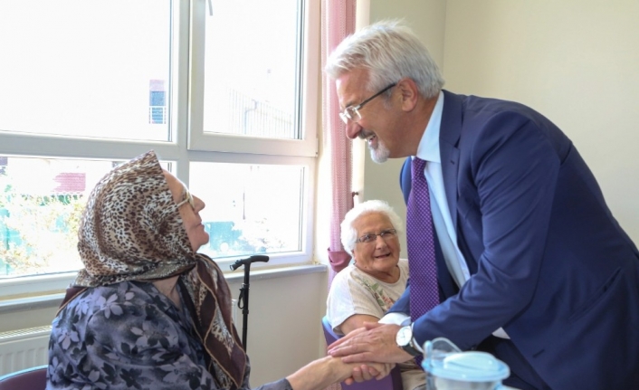  İnci Ve Taner Altınmakas Huzurevi’ni Ziyaret Eden Nilüfer Belediye