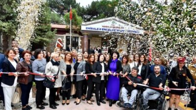  Engellilerin Hayatını Kolaylaştırmak İçin Birlikte Çalişan İzmir’deki Belediye Başkanlarının