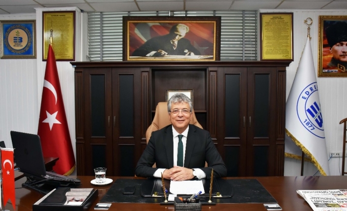 Balıkesir’in Edremit ilçesinde Edremit Belediye Başkanı Selman Hasan Arslan, tebrik